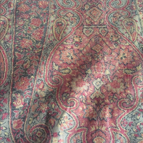 Wool shawl wrap with Kashmir embroidery - Picture 1 of 6